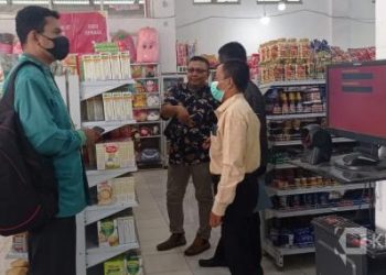 Pengawasan klausula baku yang dilakukan BPSK Lima Puluh Kota, Jumat (24/12).