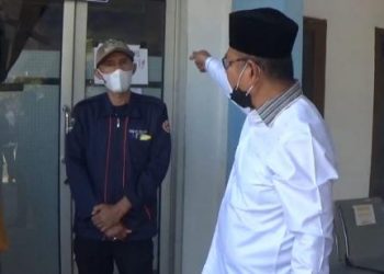 Bupati Solok, H. Epyardi Asda saat meninjau kondisi pelayanan di Puskesmas Tanjuang Bingkuang, Kabupaten Solok