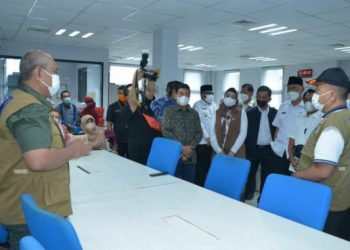 Kunjungan Ketua Komis VIII DPR RI Yandri Susanto didampingi Gubernur Sumbar Mahyeldi Ansharullah ke Balai Besar Logistik dan Peralatan BNPB di Padang