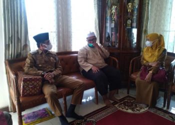 Bupati Lima Puluh Kota, Safaruddin Dt. Bandaro Rajo saat mengunjungi Akhlaqul Imam.