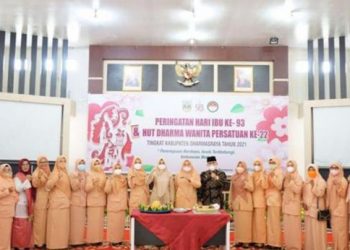 Peringati Hari Ibu ke 93, DWP Dharmasraya Bertindak sebagi Pelaksana Upacara Bendera