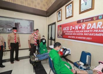 Ka Kwarcab 0314 Payakumbuh Rida Ananda saat meninjau pelaksanaan aksi donor darah di Aula Ngalau Indah, Lantai III Balai Kota Payakumbuh