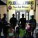 Pelaku saat diamankan Polres Pessel di Polsek Lubuk Pinang, Bengkulu