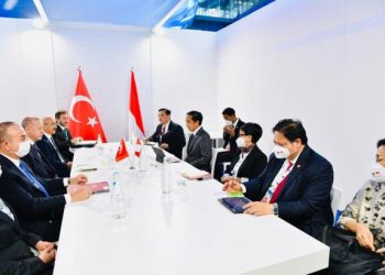 Presiden Joko Widodo menggelar pertemuan bilateral dengan Presiden Turki Recep Tayyip Erdogan, di sela KTT G20, di La Nuvola, Roma, Italia