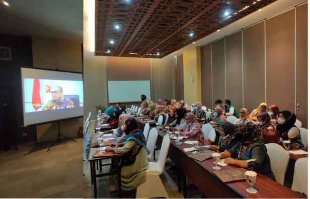 Anggota Komisi VI DPR RI Andre Rosiade membuka sekaligus menjadi keynote speech pada seminar Sosialisasi Peran IFG dan Anak Perusahaan dalam Menyediakan Produk Asuransi dan Penjaminan di Masyarakat di Hotel Whiz Prime, Padang, Selasa (23/11/2021).