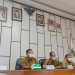 Bupati Solsel Khairunas didampingi Wakil Bupati Yulian Efi saat rapat koordinasi dengan Gubernur Sumbar melalui zoom meeting.