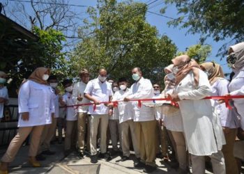 Ketua DPD Gerindra Sumbar Andre Rosiade meresmikan pemakaian Kantor Gerindra Sumbar di Kompleks GOR Agus Salim Padang, Rabu (17/2). Ist