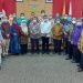 Bupati Pessel, Rusma Yul Anwar saat berada di UNP Padang bersama Rektor UNP dan Civitas Akademi UNP