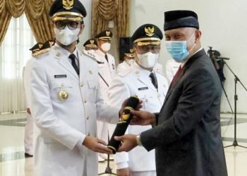 Gubernur Melantik Erman Safar-Marfendi