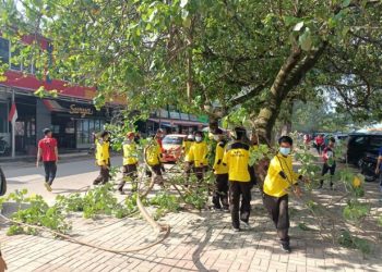 Narapidana  bersih-bersih