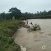 Bangunan penahanan tebing sungai yang runtuh diterjang banjir di Kampung Ganting Kubang, Nagari Kambang Utara-Pessel