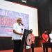 Plt Direktur Utama PT Semen Padang Asri Mukhtar ketika membuka kegiatan donor darah di GSG Semen Padang, Rabu (19/1/2022)