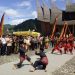 Penampilan kesenian tradisional Silat saat penyambutan tamu di Istano Basa Pagaruyung.