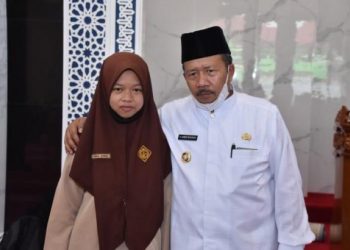 AWR dan siswa yang dapat beasiswa