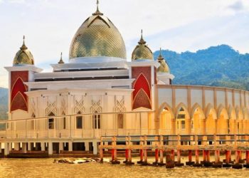 Masjid Terapung Carocok Painan