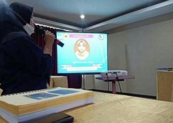 TKSK Sungayang Feni Surgana menyampaikan presentasi saat dinilai Tim Penilai Provinsi Sumbar