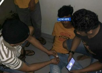 Pelaku saat dilakukan penggeledahan di sebuah musala SPBU Simpang Lagan- Linggo Sari Baganti