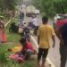 Dua korban yang diduga ibu dan anak tampak tergeletak di pinggir jalan kawasan Bukit Taratak Pessel