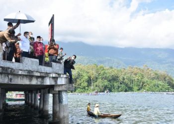 Menteri Perencanaan Pembangunan Nasional (PPN), Dr. Suharso Monoarfa mengunjungi Danau Maninjau,