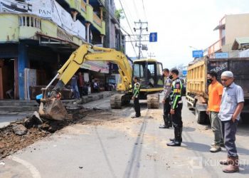 Terus Bersolek, Jalan A Yani Di Pasar Payakumbuh Dipercantik Dengan Drainase an Pedestrian Area