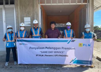 Terus Tingkatkan Pelayanan, PLN UP3 Padang Lakukan Penyalaan Pelanggan Premium Same Day Service