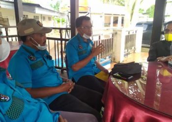 Ketua umum KONI Lima Puluh Kota, Wirianto Dt Paduko Bosa Marajo menyampaikan laporan kepada Bupati Lima Puluh Kota, Safaruddin Dt Bandaro Rajo terkait tiga atlet yang akan ikut PON XX Papua.