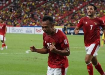 Selebrasi Irfan Jaya usai membobol gawang Malaysia