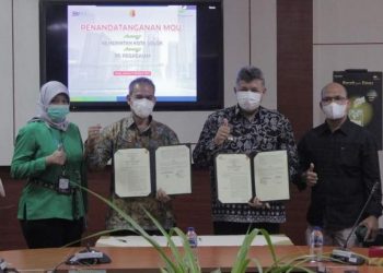 Wako Solok, H. Zul Elfian menandatangani nota kesepahaman dengan pihak Pegadaian di Kantor Balaikota Solok