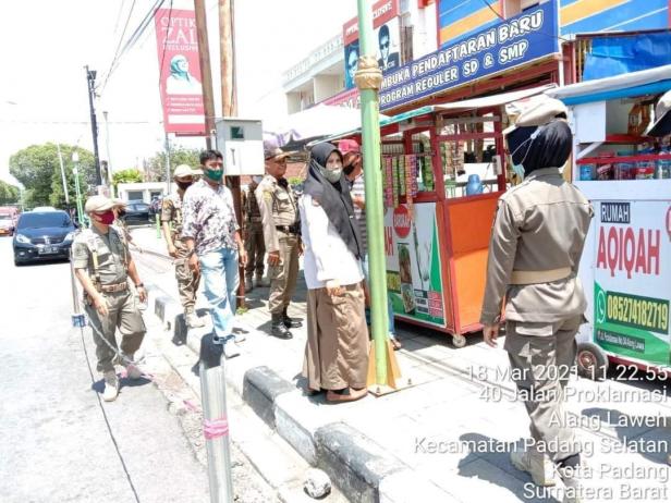 Satpol PP Padang Tertibkan Pedagang dan Kendaraan yang Parkir di ...