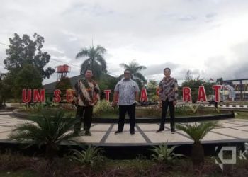 Wakil Rektor II, Wakil Rektor I dan Ketua Panitia Milad ke-66 UM Sumatera Barat