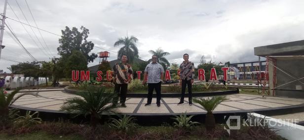 Wakil Rektor II, Wakil Rektor I dan Ketua Panitia Milad ke-66 UM Sumatera Barat
