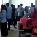 Hasil screenshot video perkalahian oknum berseragam PADM Tirta Langkisau Pessel yang viral