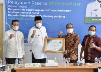 Wako Fadly Amran Terima Penghargaan UHC dari BPJS Kesehatan