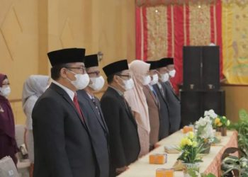 Wako Solok melantik dan mengambil sumpah jabatan tujuh kepala dinas di lingkungan Pemko Solok