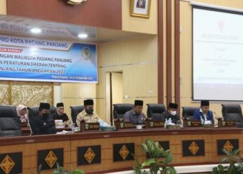 Wako Padang Panjang Sampaikan Ranperda APBD 2022