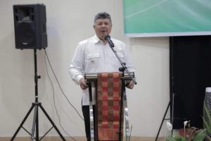 Wali Kota Solok, H. Zul Elfian Umar membuka pendidikan politik bagi tokoh perempuan Kota Solok di Hotel Taufina