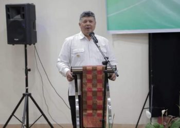 Wali Kota Solok, H. Zul Elfian Umar membuka pendidikan politik bagi tokoh perempuan Kota Solok di Hotel Taufina