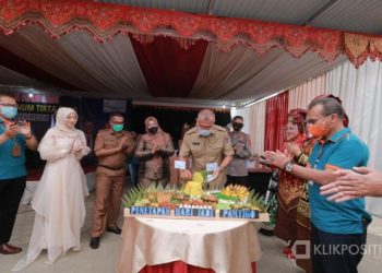 Wali Kota Payakumbuh Riza Falepi saat merayakan penetapan hari jadi Pamtigo Payakumbuh