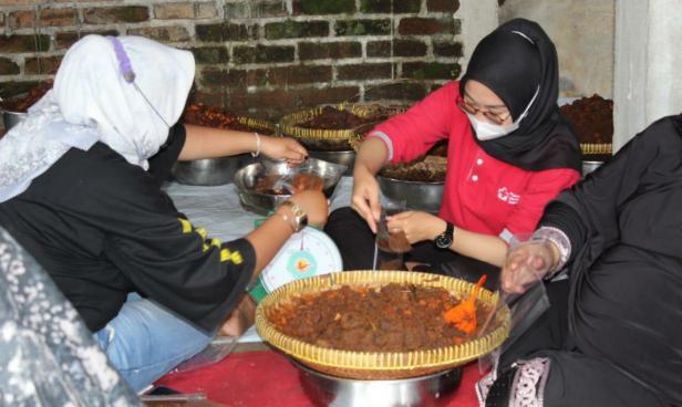 Rendang yang akan dikirim ke Jabodetabek
