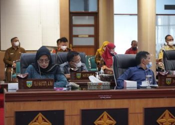 Wawako Padang Panjang Sampaikan Nota Jawaban Pemandangan Umum Fraksi-Fraksi DPRD