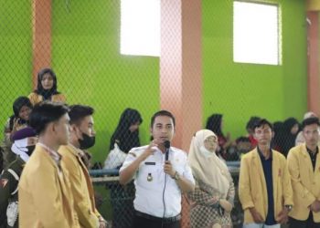 Wakil Wali Kota Solok, Dr. Ramadhani Kirana Putra menutup open turnamen piala Presiden UMMY Solok