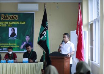 Wawako Solok, Ramadhani Kirana Putra memberikan motivasi terhadap pengurus komisariat HMI Cabang Solok.(Prokomp)