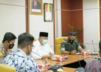 Wali Kota Solok, H. Zul Elfian Umar melakukan rapat persiapan lomba Sumdarsin bersama Forkompinda.(Prokomp)