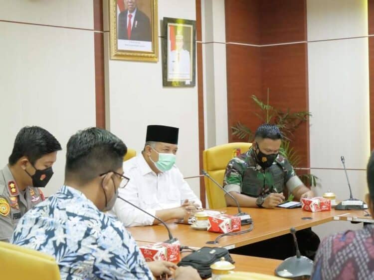 Wali Kota Solok, H. Zul Elfian Umar melakukan rapat persiapan lomba Sumdarsin bersama Forkompinda.(Prokomp)