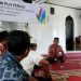 Deputi Manager Hukum dan Humas PLN Wilayah Sumbar, Remialis saat berbincang dengan Kepala Asrama TNI AD Ganting