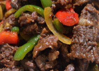 Tumis daging sapi pedas ini adalah resep olahan dari daging sapi yang sangat mudah dan cepat dalam membuatnya.