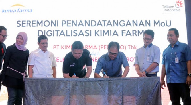 Penandatanganan Nota Kesepahaman Digitalisasi Kimia Farma dan Telkom