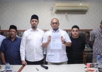 Andre Rosiade dan Erman Safar melihatkan kontrak politik kader Gerindra andai menang Pilwako Bukittinggi akan mencabut Perwako 40 dan 41/2018 pada Maret 2020 lalu.