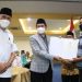 Gubernur Sumatera Barat, Mahyeldi Ansharullah bersama Plt. Kepala Badan Penyelenggara Jaminan Produk Halal (BPJPH), H. Mastuki