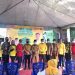 ANTUSIAS: Ketua DPD Golkar Padang Iqra Chissa bersama pengurus Partai Golkar bersama Forkompica Pauh dan tokoh masyarakat dalam gerakan vaksinasi massal Golkar Padang, Senin (13/12)